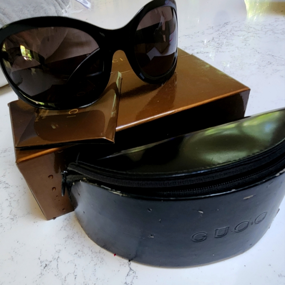 Gucci oversized black shades